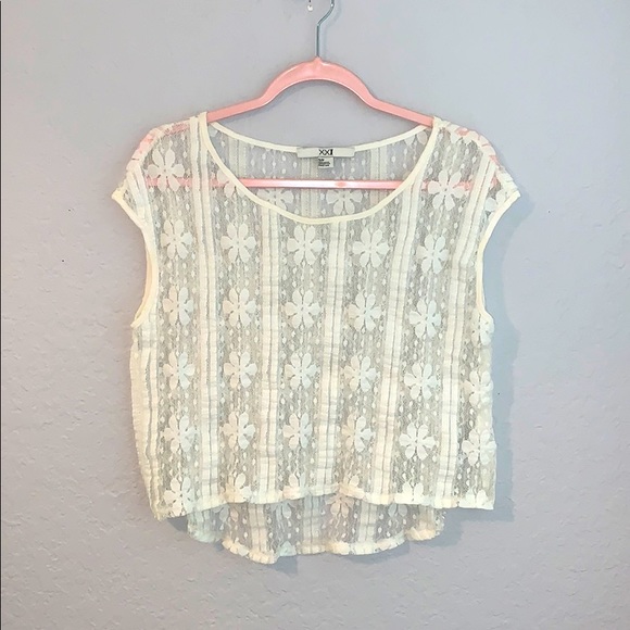 Women's Floral Lace Sheer Short Sleeve Shirt - Picture 4 of 10